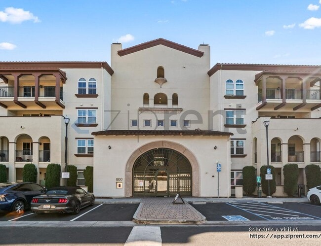 Building Photo - 800 S Abel St