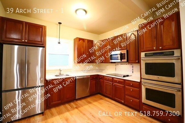 Building Photo - 39 Arch St