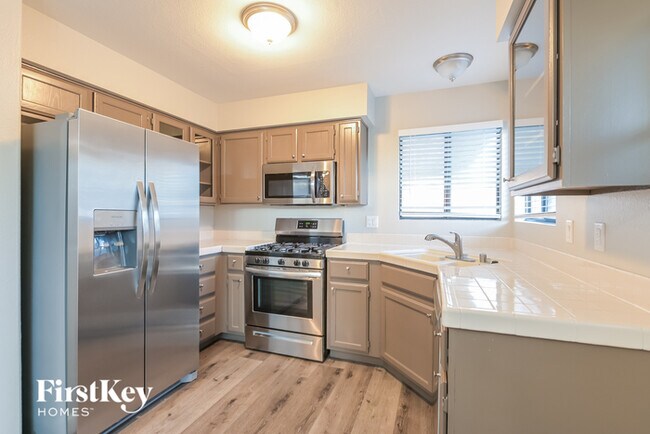 Building Photo - 2017 Waverly Cir