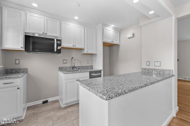 Building Photo - 22951 Lee Ct