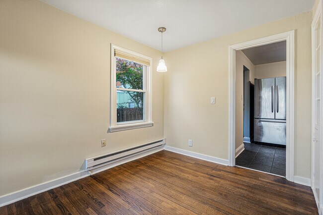 Building Photo - 2328 S Columbian Way