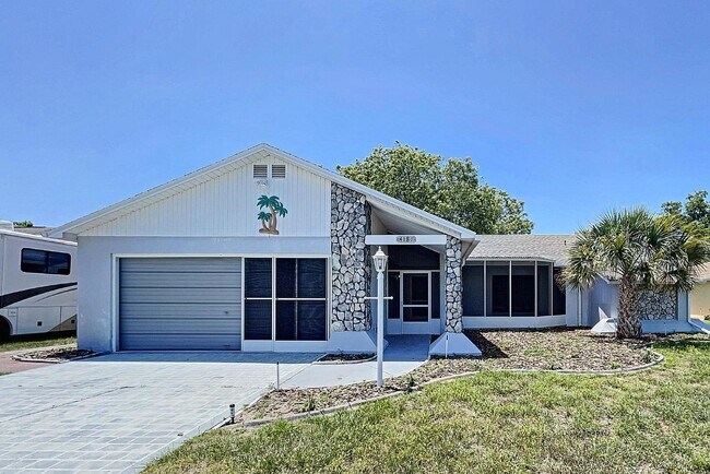 Building Photo - 3 BEDROOM-UPDATED-SPRING HILL