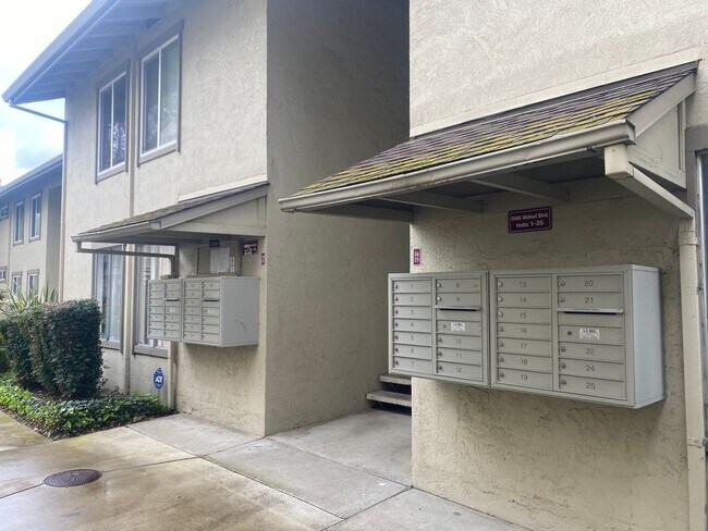 Building Photo - A sparkling upstairs single-level condo at...