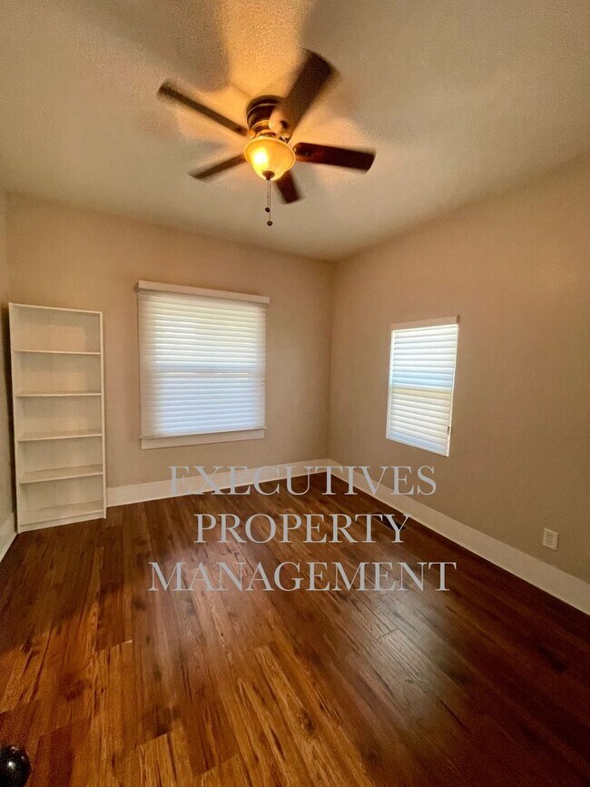 Foto del edificio - 326 N Palm St