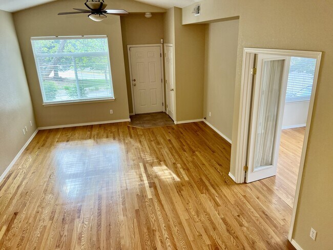 Foto del edificio - 6502 Silver Mesa Dr