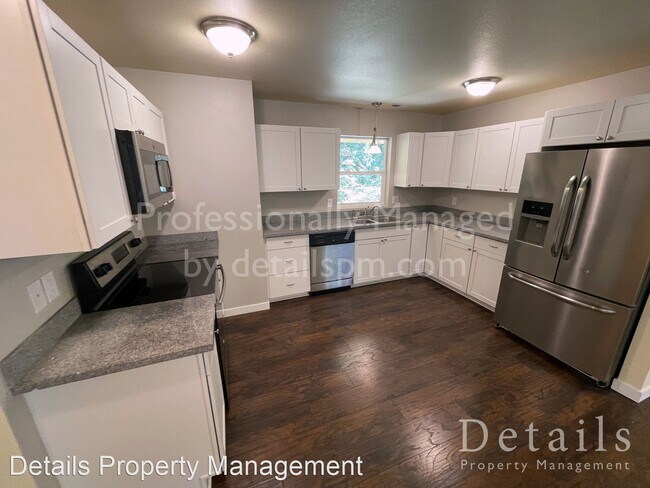 Foto del edificio - 3 br, 2.5 bath House - 2382 Martin Ave E