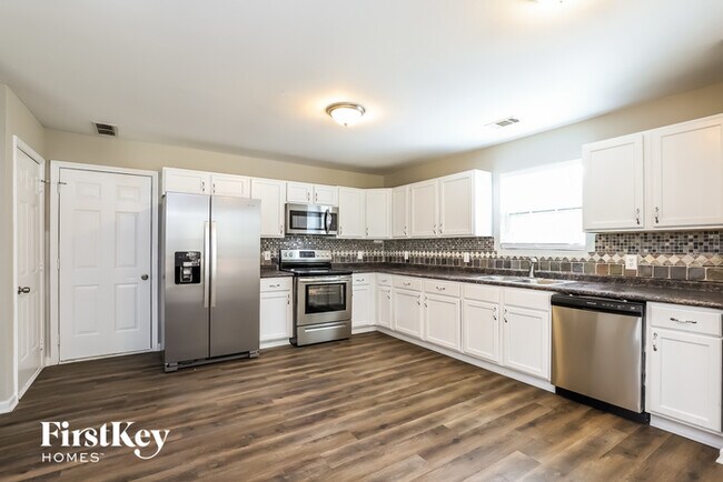 Building Photo - 153 Pine Tree Dr