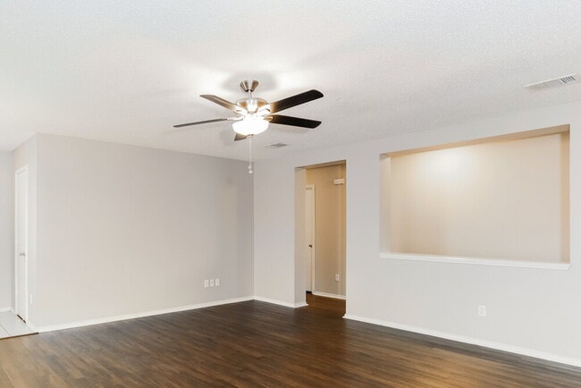 Building Photo - 249 Heritage Dr