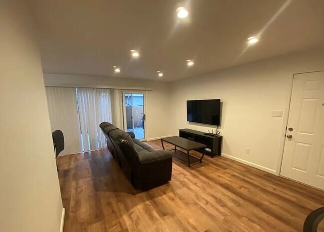 Building Photo - CONCORD - Beatifully updated home with RV parking, private backyard - FURNISHED