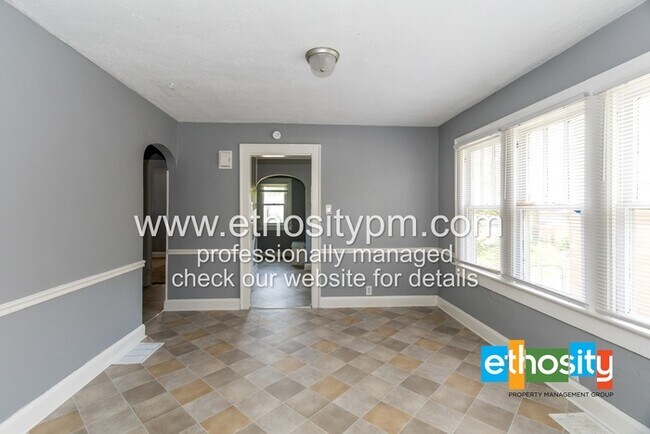 Building Photo - 845 North Drexel Av