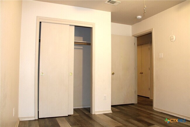 Foto del edificio - 415 E 4th Ave