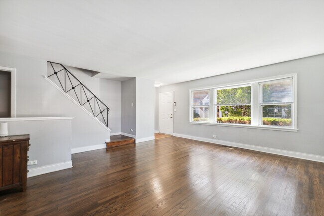 Building Photo - 9137 S Cottage Grove Ave
