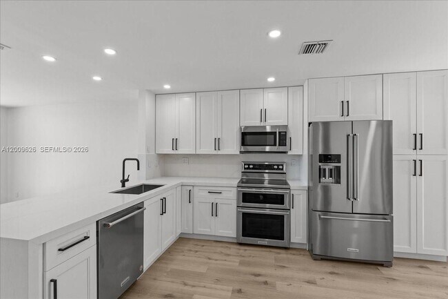 Foto del edificio - 3737 Alcantara Ave