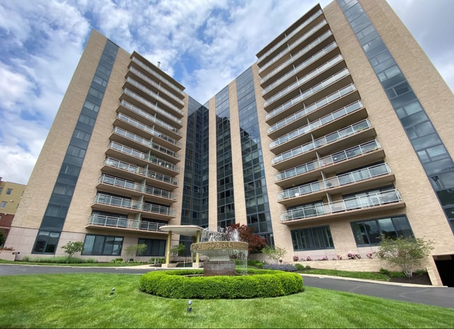 Building Photo - 4545 Wornall Rd