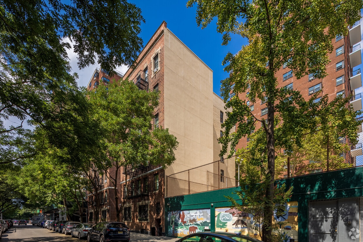 Primary Photo - 57 W 93rd St