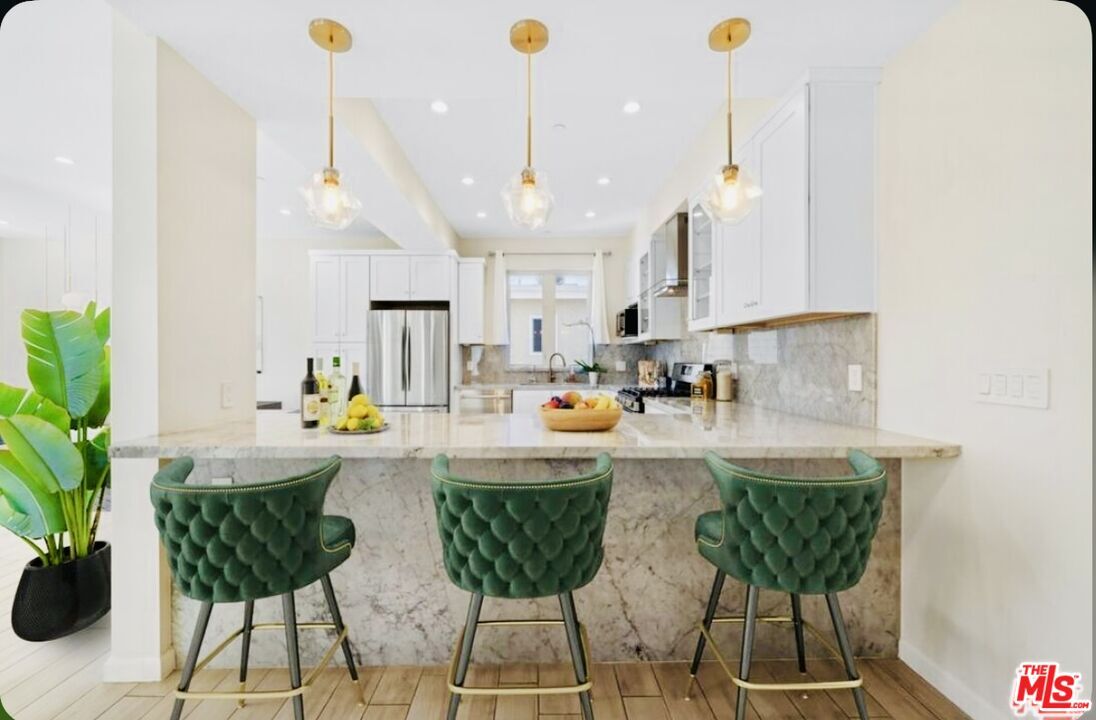 Primary Photo - 1654 Greenfield Ave