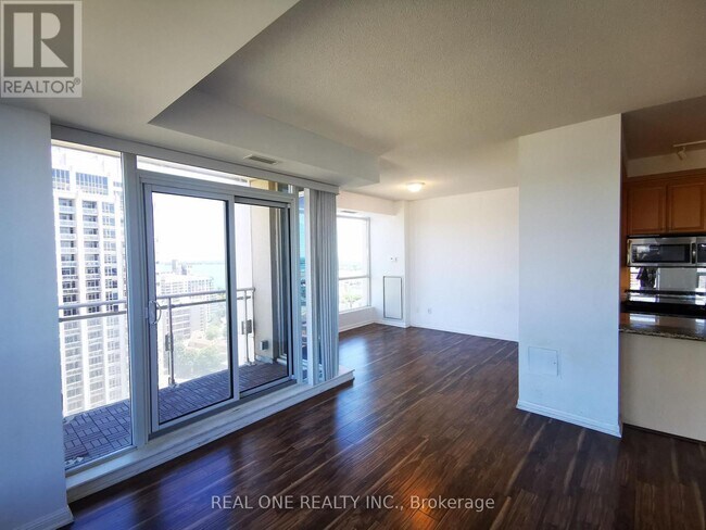 Building Photo - 628 Fleet St