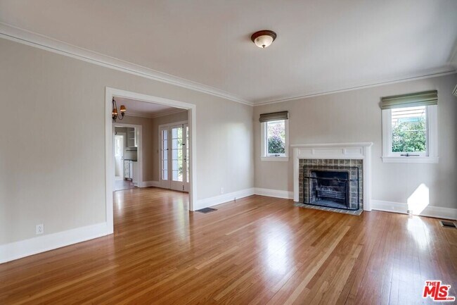 Building Photo - 1133 N Hudson Ave