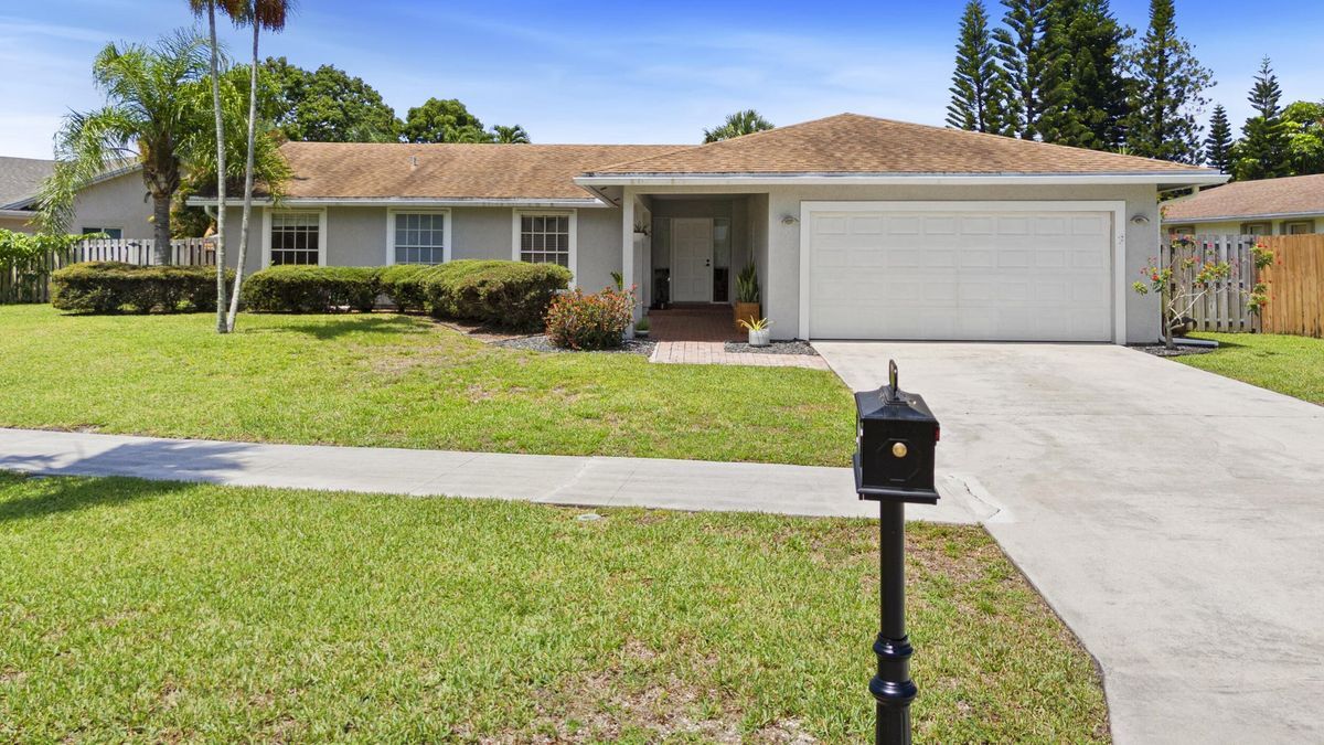 Foto principal - 4114 Bay Laurel Way