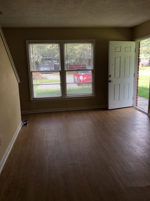 Foto principal - Townhome in Greenhurst