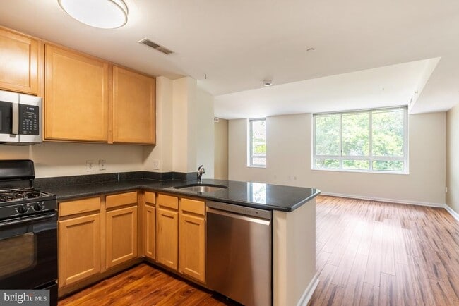 Building Photo - 355 I St SW