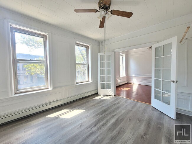 Building Photo - Spacious Sunset Park 2 bdrm