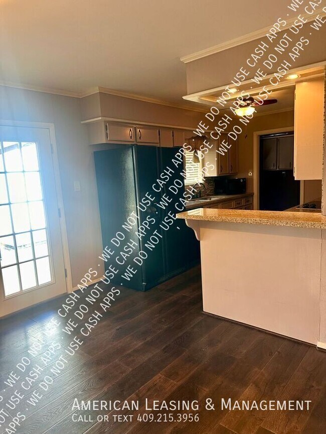 Foto del edificio - 704 Willow Oak St