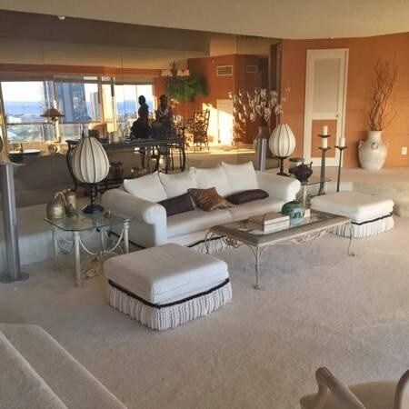 Living Room - 1221 Victoria St