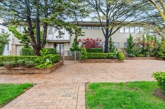 40 Cayuga Ave