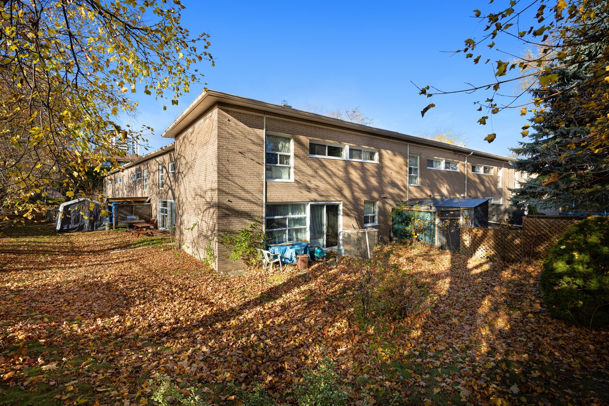 Building Photo - 11 Elkhorn Dr
