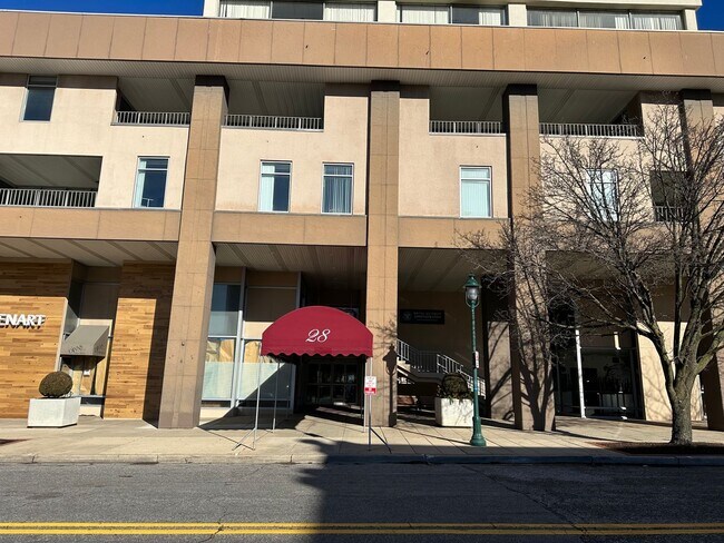 Building Photo - Charming 1Bedroom/1Bath Condo in The Penth...