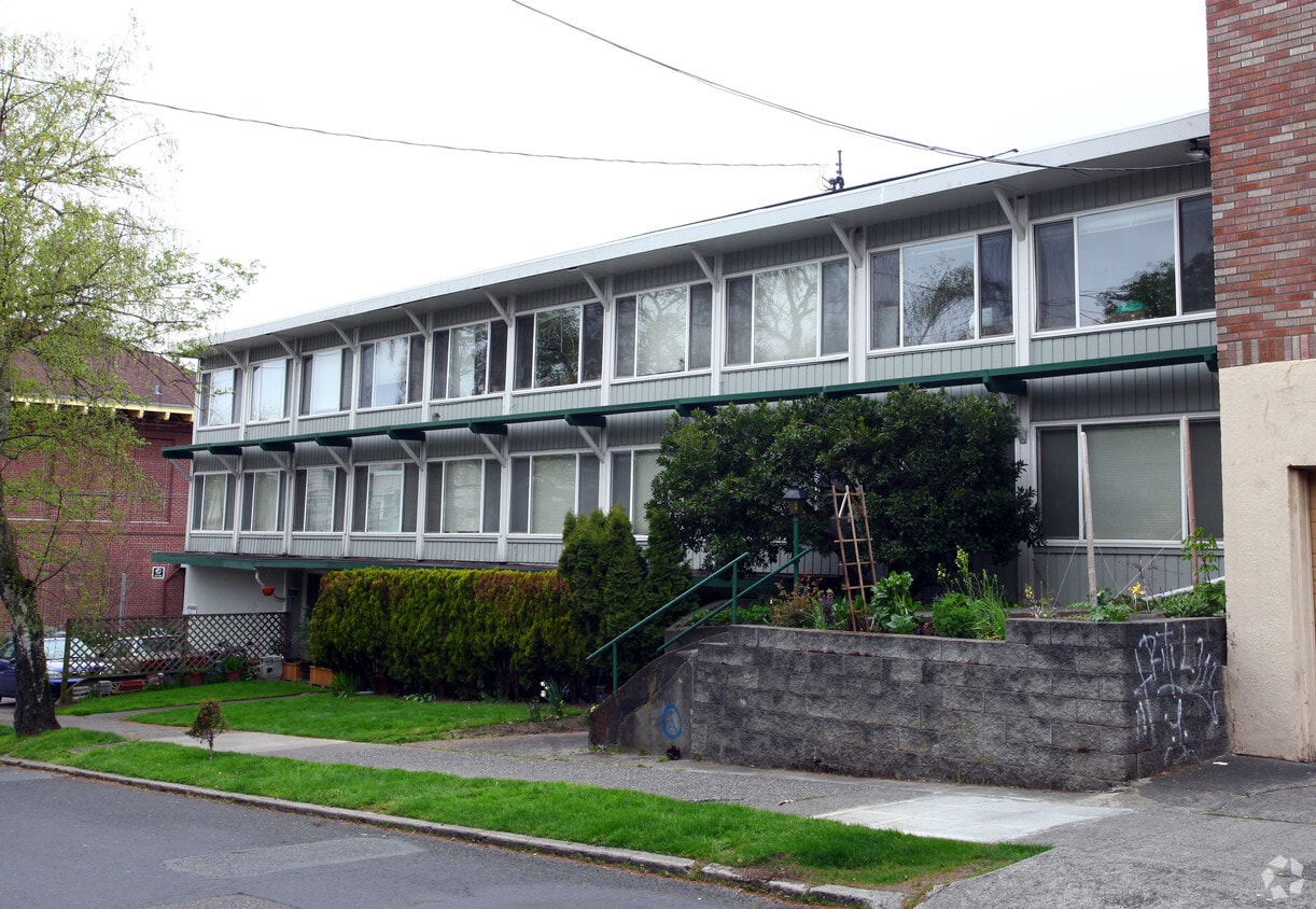 Building Photo - 604 E 11th Ave