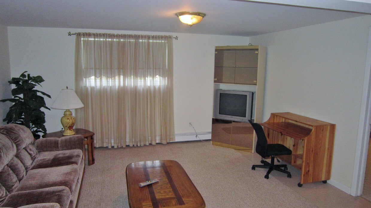 Foto principal - 484 Stillwell Ave