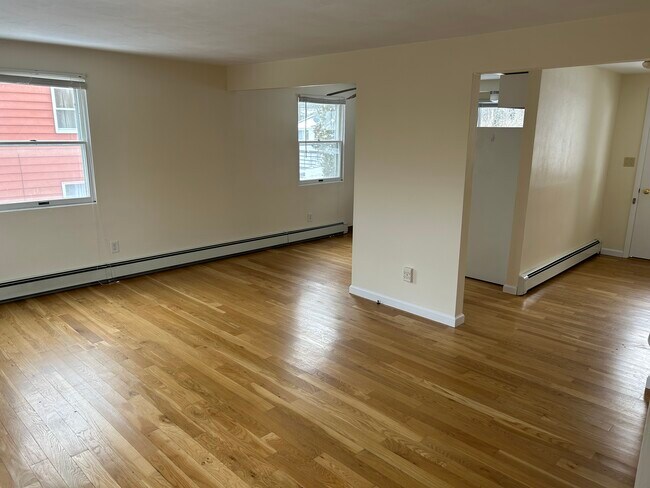 Foto del edificio - 910 Squires Ave