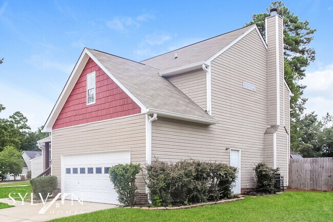 Building Photo - This 4 BR, 2.5 BA house is the perfect pla...