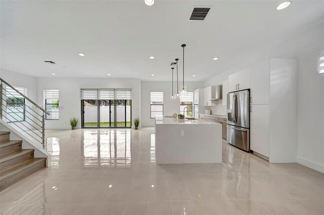 Building Photo - 1454 SW 23rd St