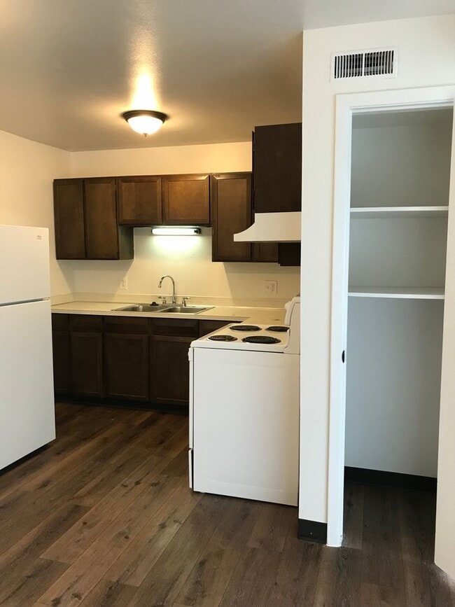 Building Photo - 915 Walnut St