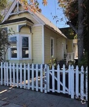 Building Photo - 928-930 Yale St