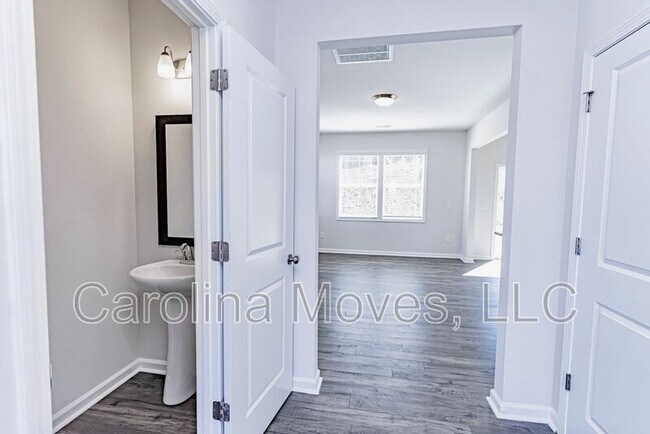 Building Photo - 221 Stone Fruit Ct