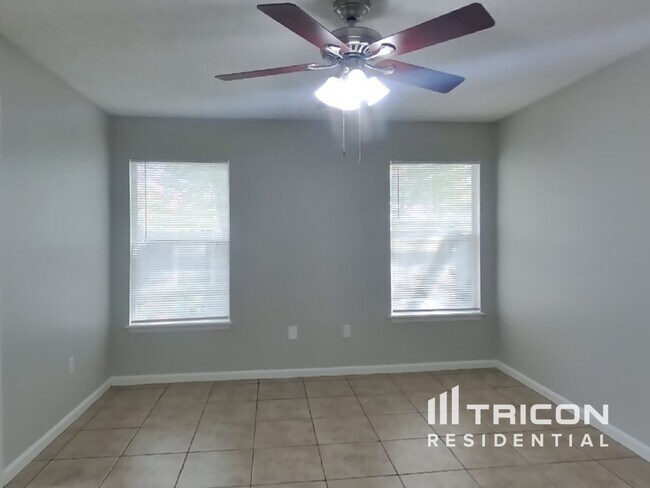 Foto del edificio - 3134 Wavering Ln
