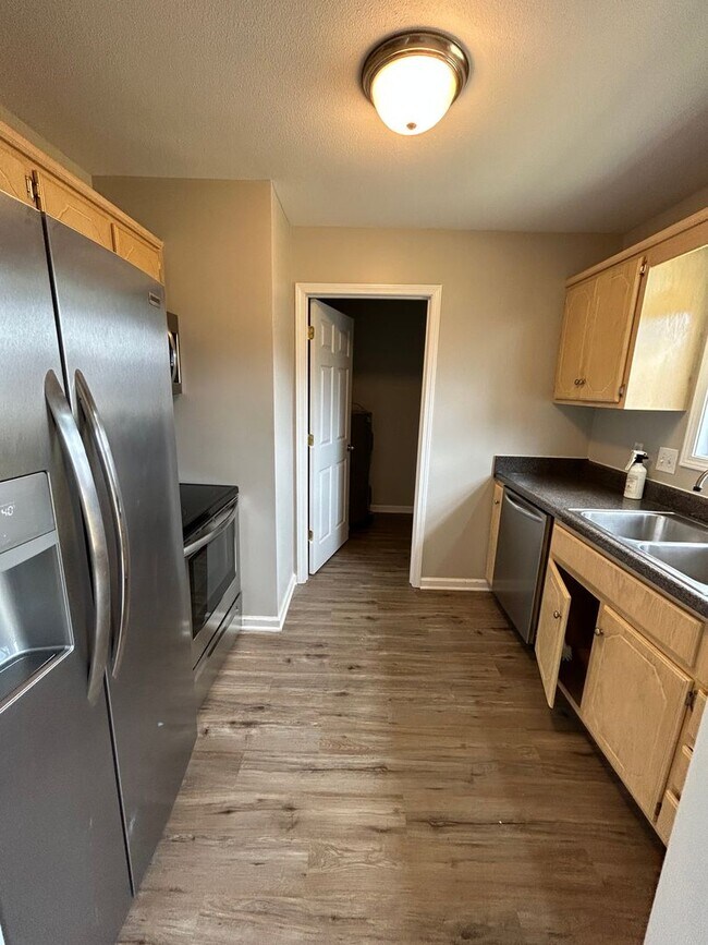 Foto del edificio - Charming 3-Bedroom Ranch on a Corner Lot w...