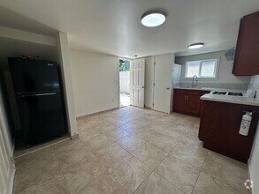Building Photo - 1717 Kewalo St