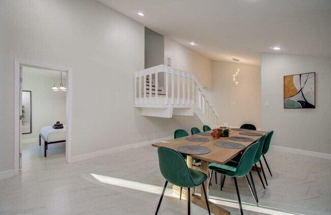 Building Photo - 8623 Parasol Ln