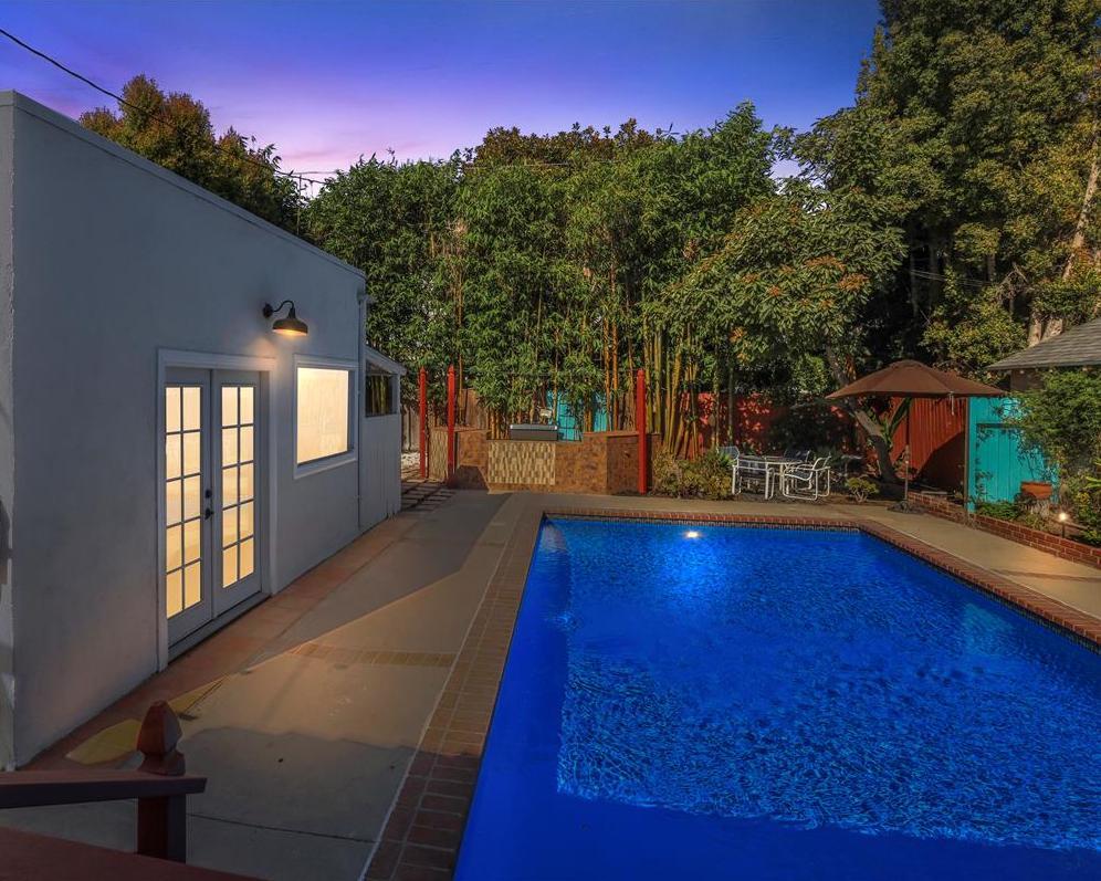 Backyard Oasis - 2350 Malcolm Ave