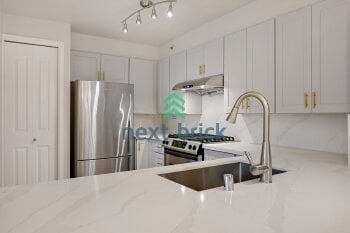 Building Photo - 124 Bellevue Ave E