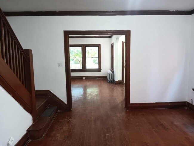 Photo - 1105-1107 Grafton Ave Apartment