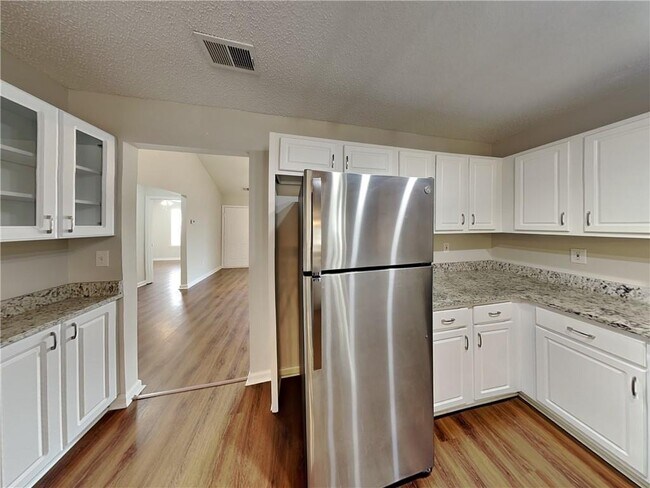 Foto del edificio - 1041 Foxchase Dr