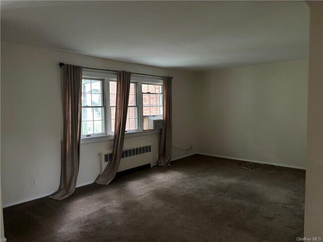 Foto del edificio - 580 Bedford Rd