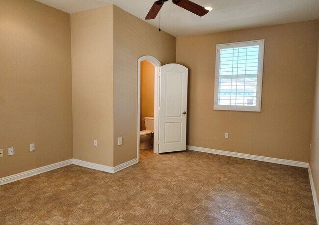 Building Photo - Gorgeous 4BD, 2.5BA, Four Seasons at Hemet...