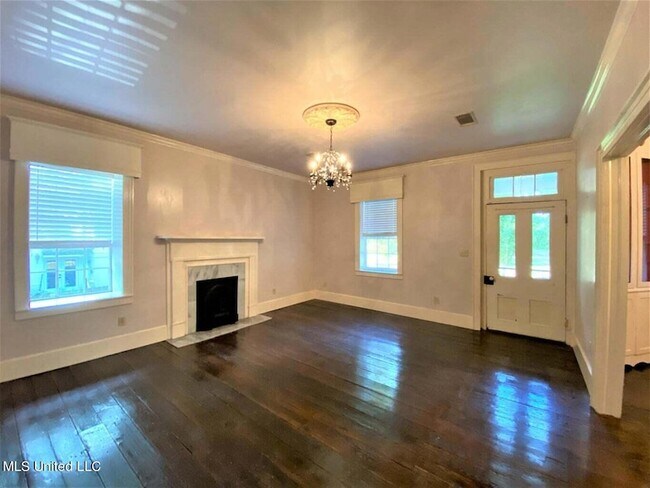 Foto del edificio - 275 W Chulahoma Ave